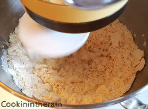 mélange farine, sel, levure, sucre et lait