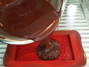 Versement du chocolat tempéré