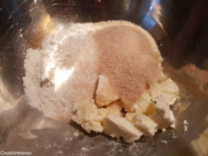 sucre cassonde avec farine et beurre pommade