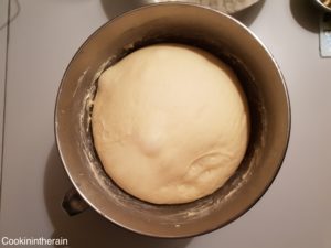 après pousse froide d'une nuit, la pâte a triplé de volume